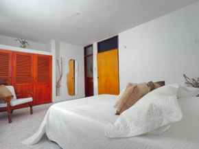 Gran Habitación en Apto. Parque / Novios Centro